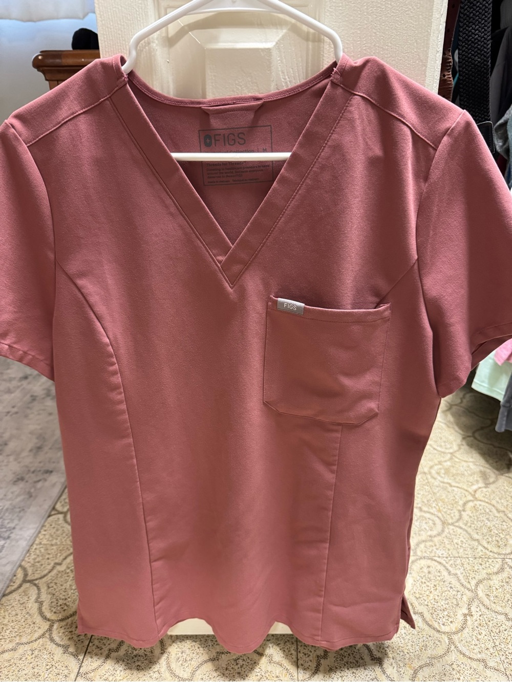 Figs Women's V-Neck Scrub Top in Dusty Rose